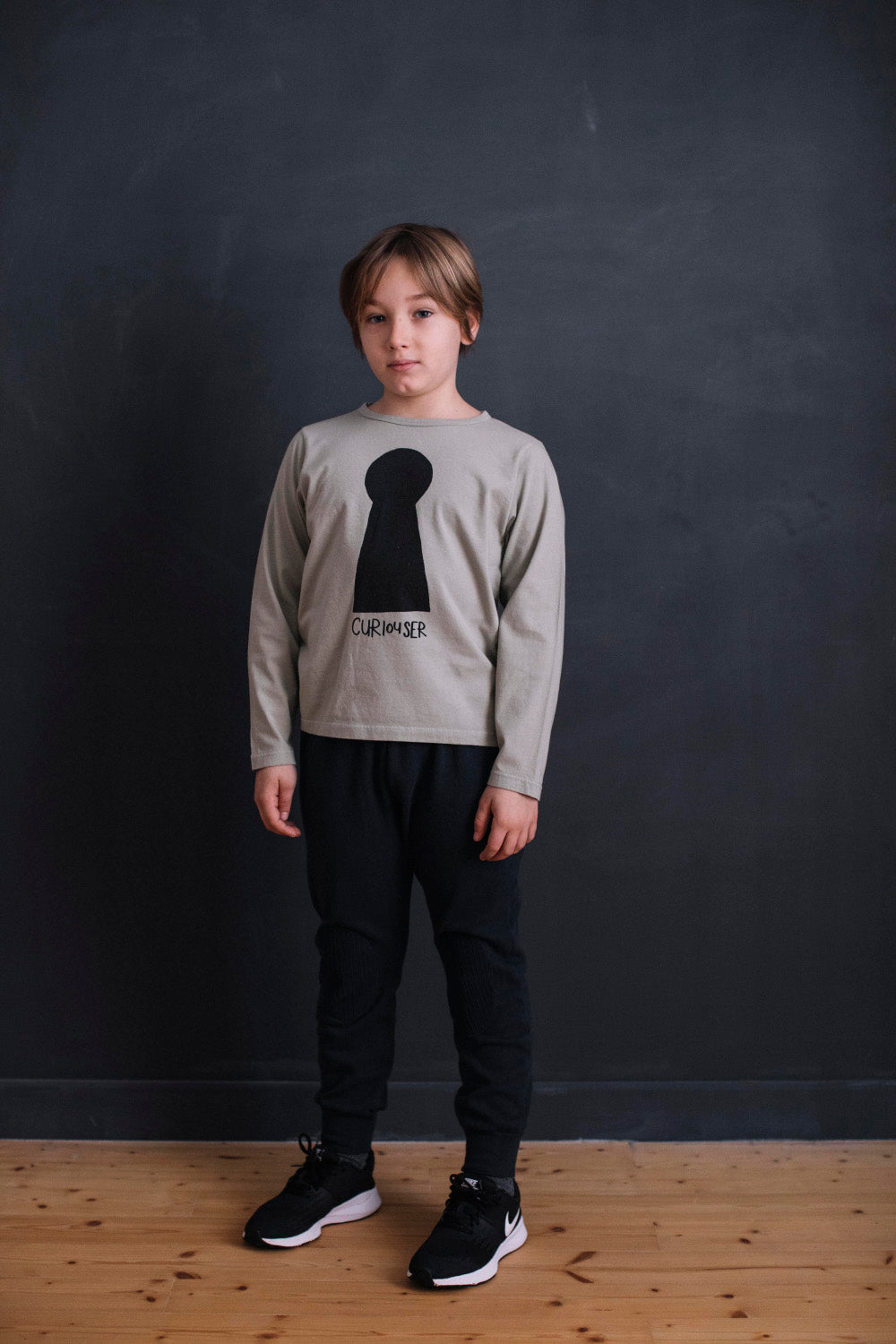 LIGHT GREEN LONG-SLEEVED T-SHIRT WITH KEYCHAIN
