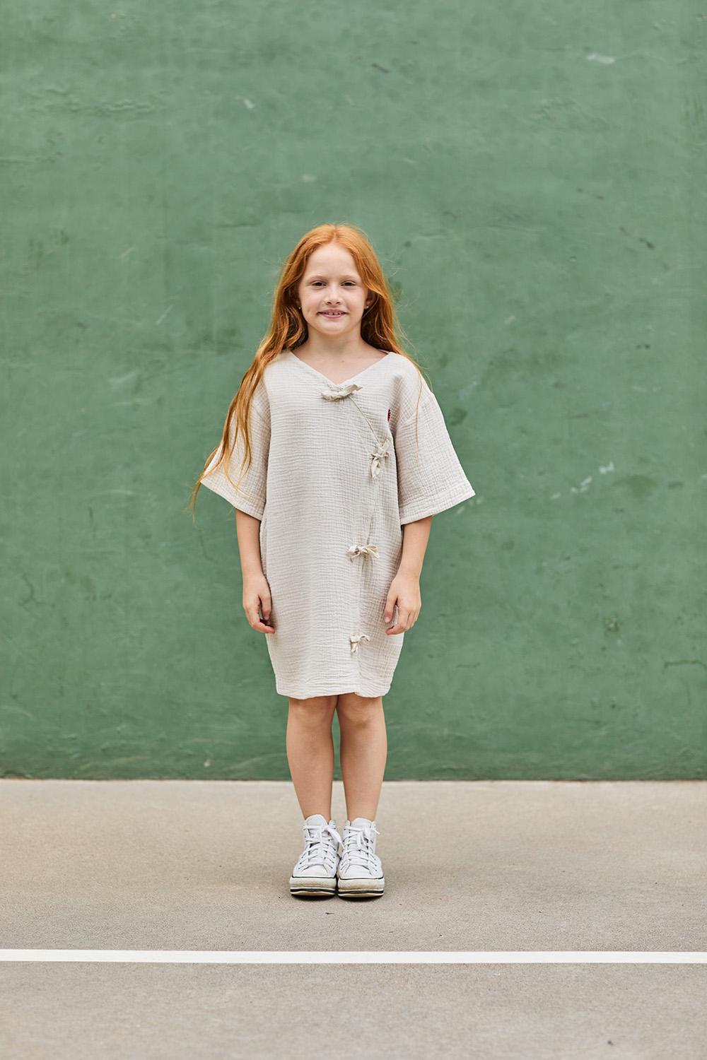 VESTIDO CAMEL CON LAZOS BORDADO FLOR
