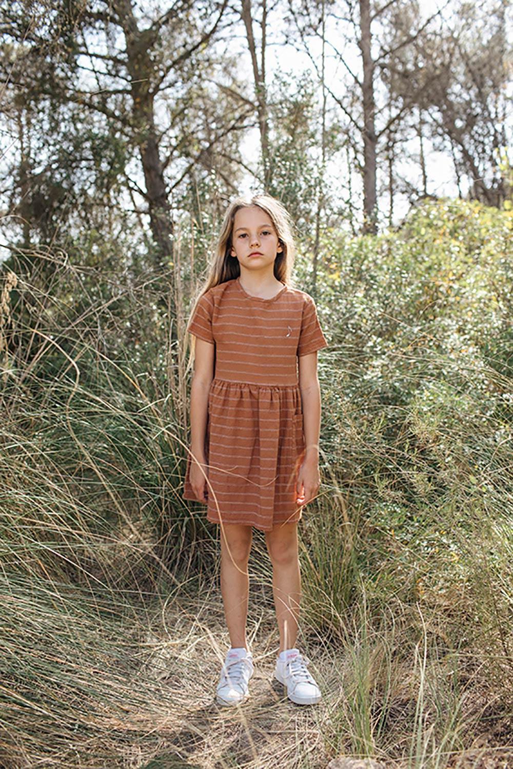 VESTIDO BOLSILLOS BORDADO NOTA MARRÓN Y LÚREX
