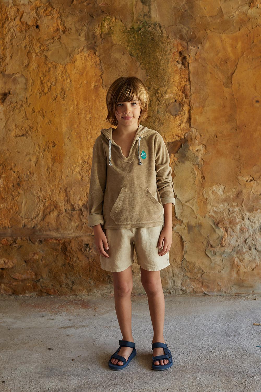 SUDADERA CON CAPUCHA COLOR CAMEL