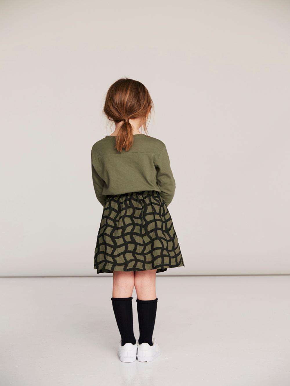 FALDA MIDI GRIS ESTAMPADO CUADRÍCULA NEGRA