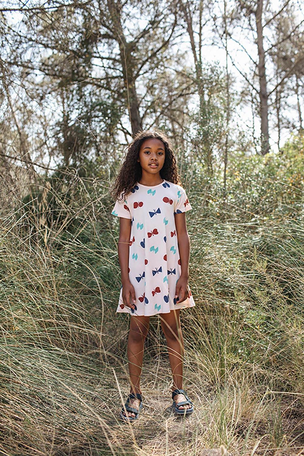 VESTIDO EVASÉ ESTAMPADO MARIPOSAS ROSA PALO