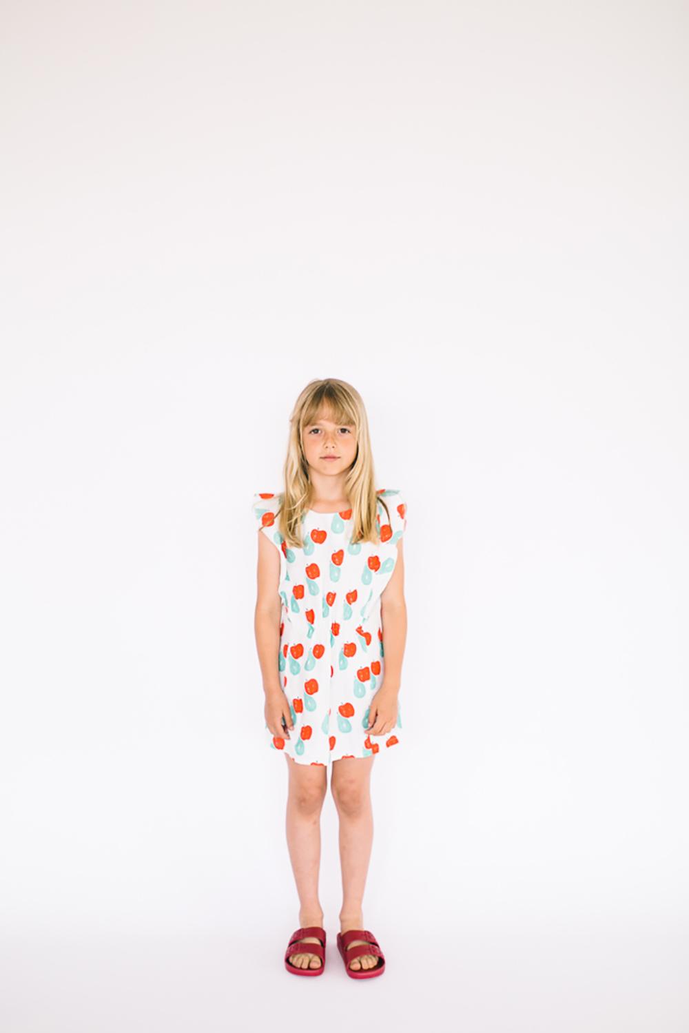VESTIDO VOLANTES ESTAMPADO MANZANAS Y PERAS BLANCO