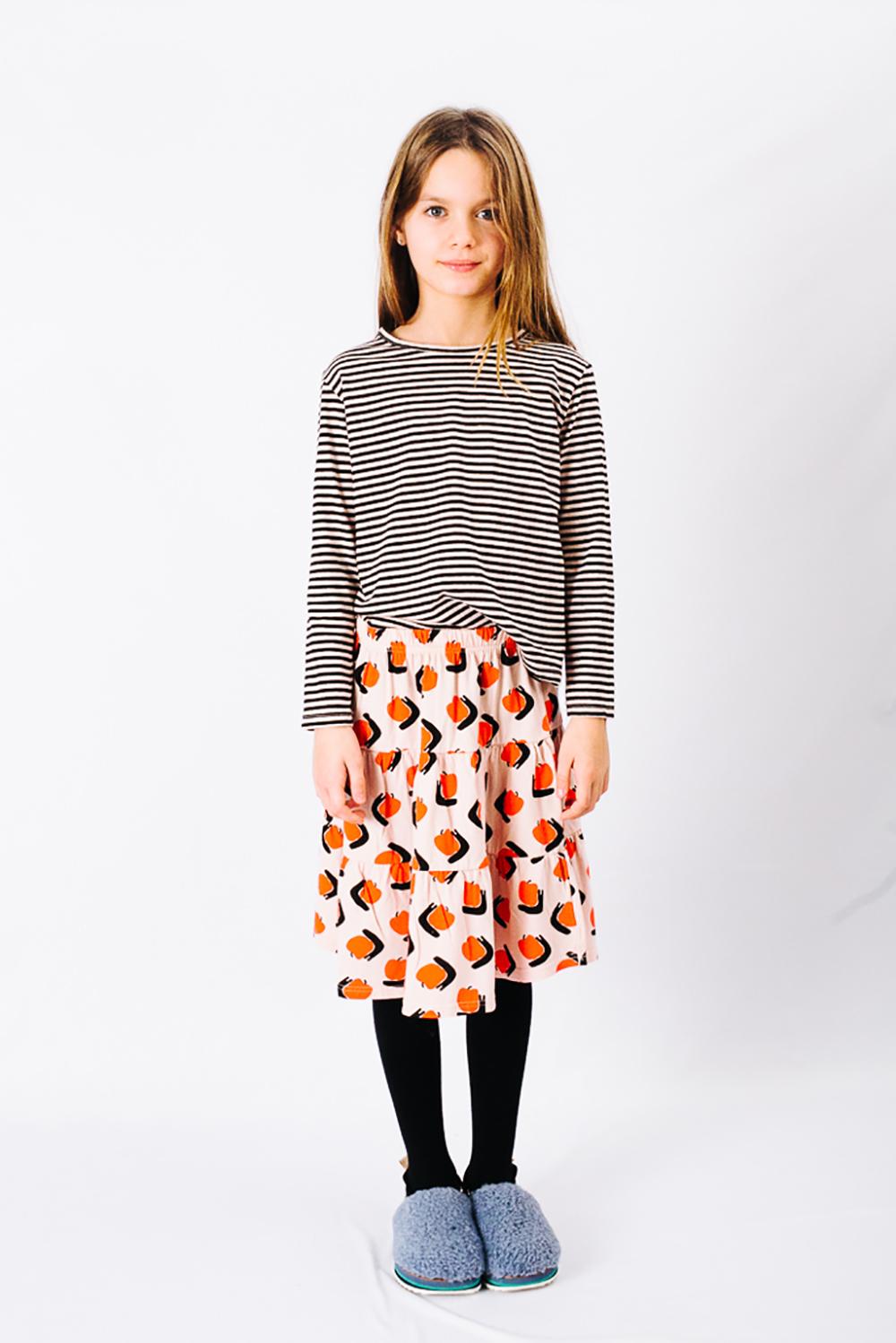 Ruffled skirt printed with pink apples and snails