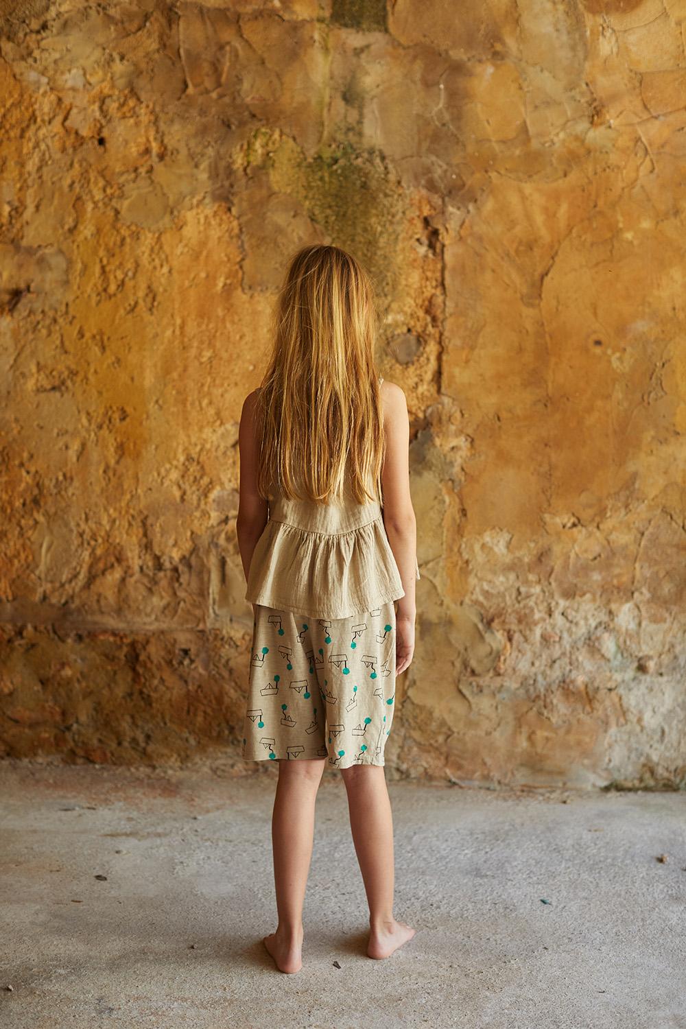 PANTALÓN CAMEL ESTAMPADO BARCOS Y ÁRBOLES