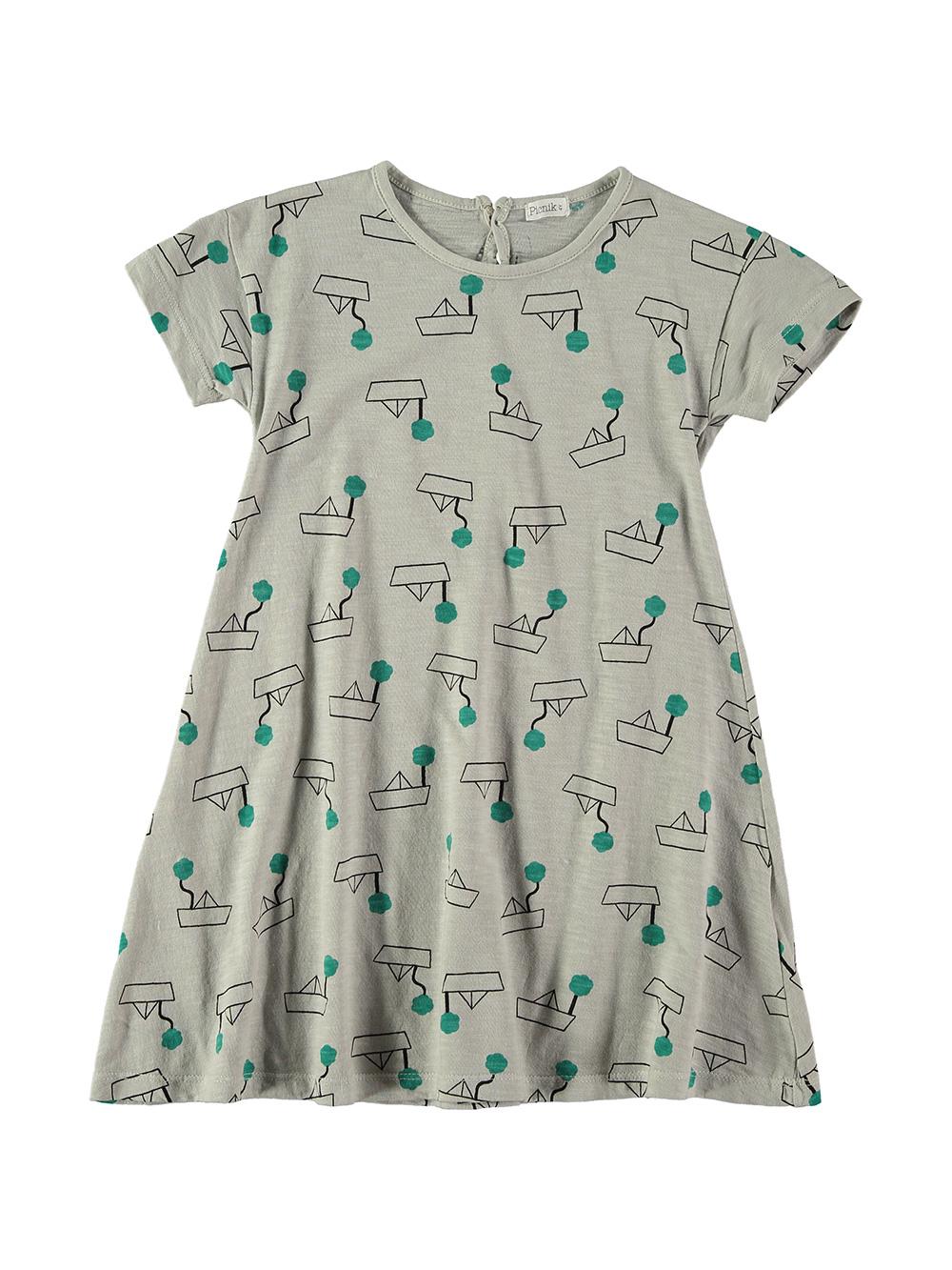 VESTIDO GRIS EVASÉ ESTAMPADO BARCOS Y ÁRBOLES