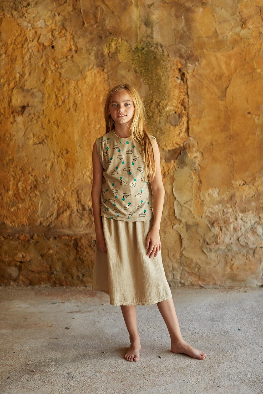 CAMISETA SIN MANGAS CAMEL ESTAMPADA BARCOS Y ÁRBOLES