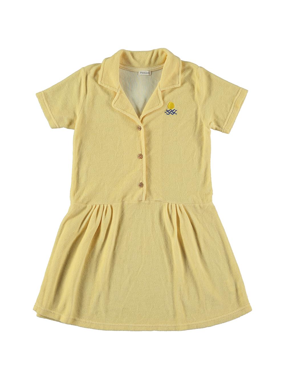 VESTIDO EN RIZO AMARILLO CON BORDADO DE SOL Y MAR
