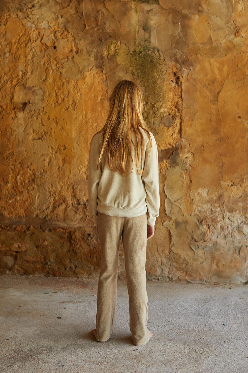 SUDADERA BLANCO ROTO EN RIZO CON BORDADO FLOR