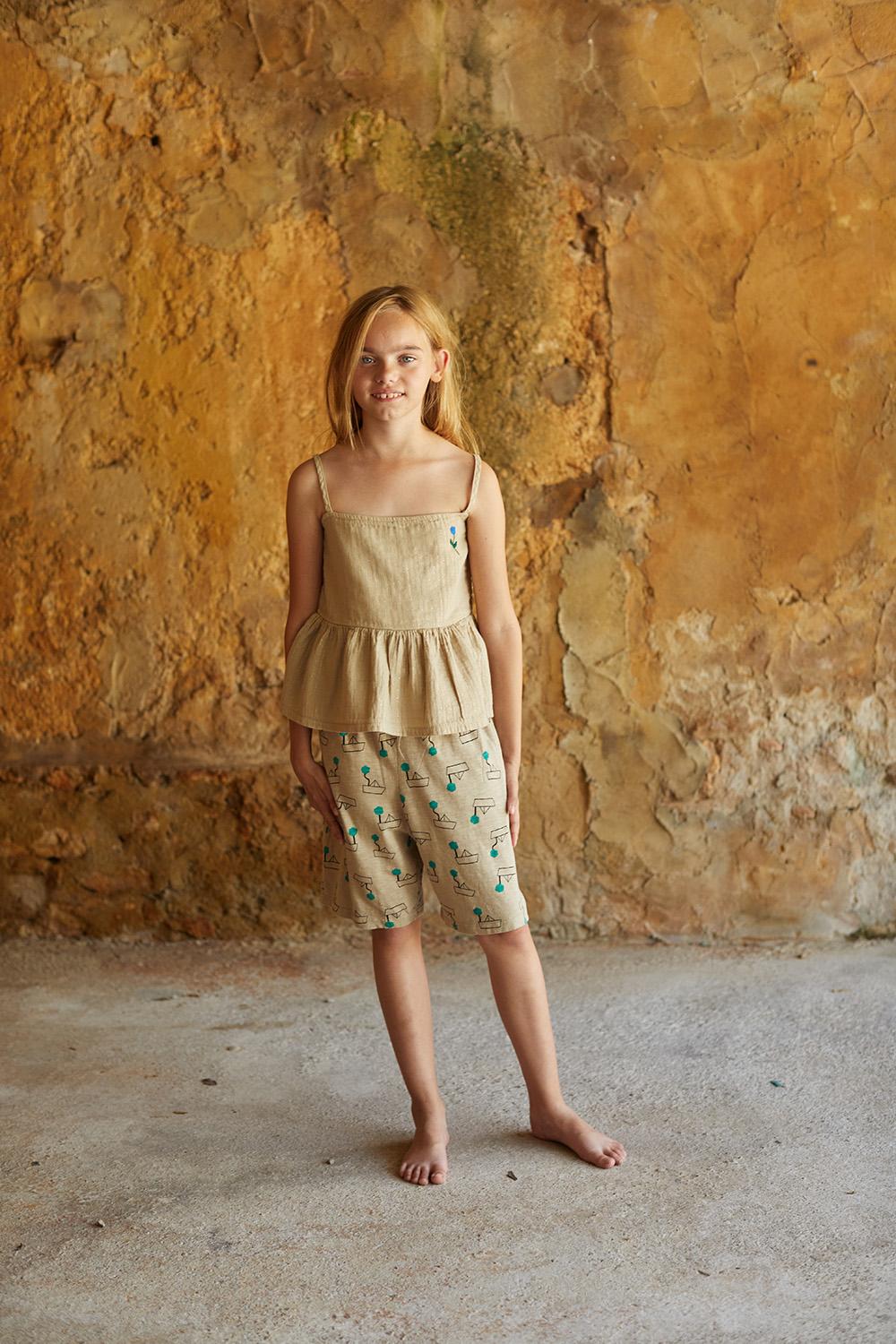 PANTALÓN CAMEL ESTAMPADO BARCOS Y ÁRBOLES
