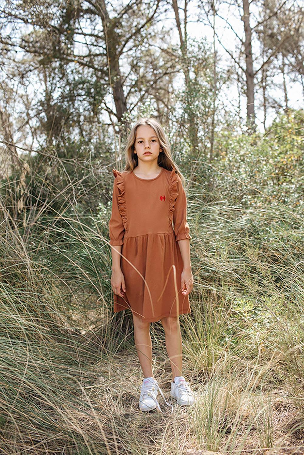 VESTIDO MANGA TRES CUARTOS BORDADO MARIPOSA MARRÓN