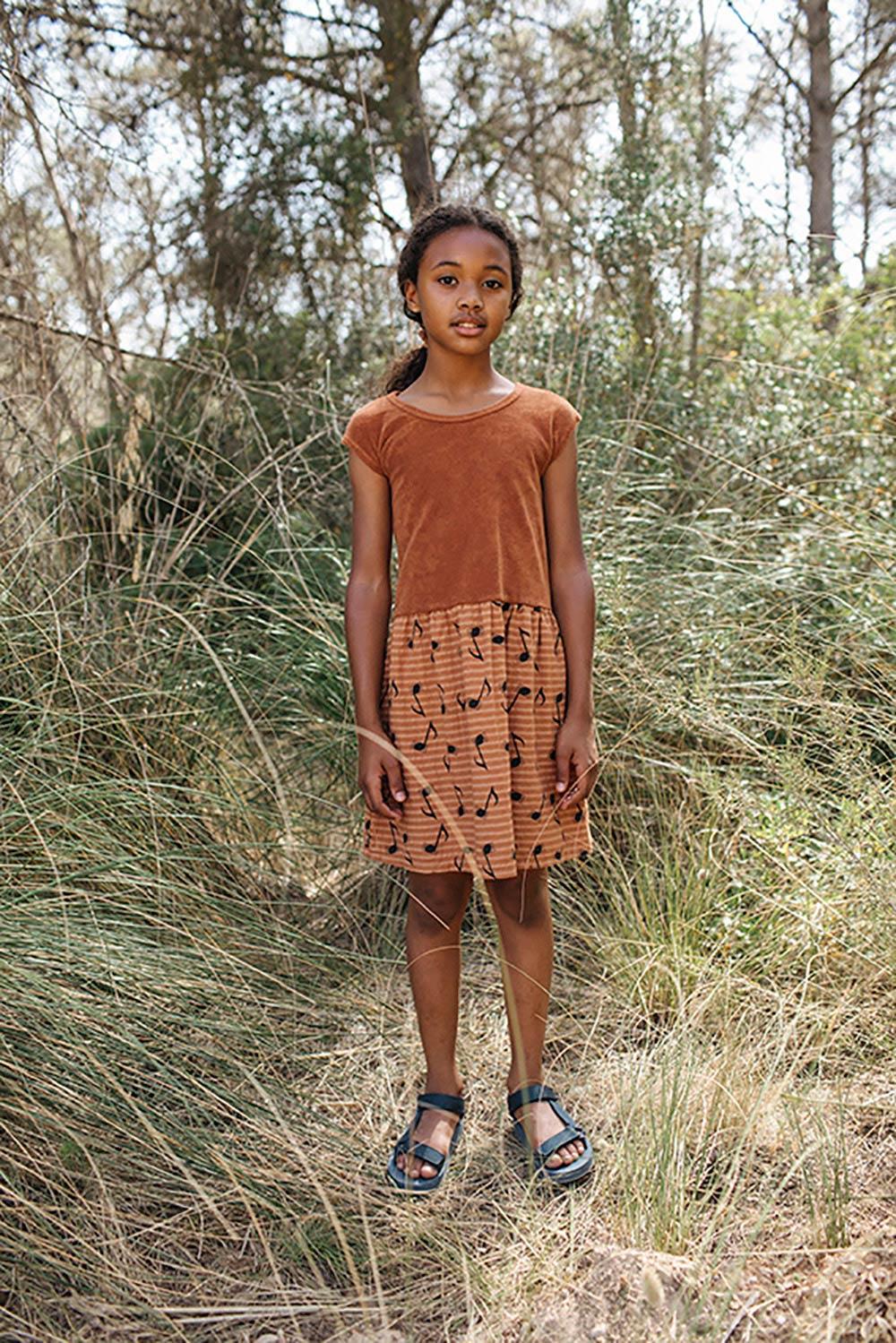 BROWN NOTES AND PENTAGRAM PRINTED DRESS