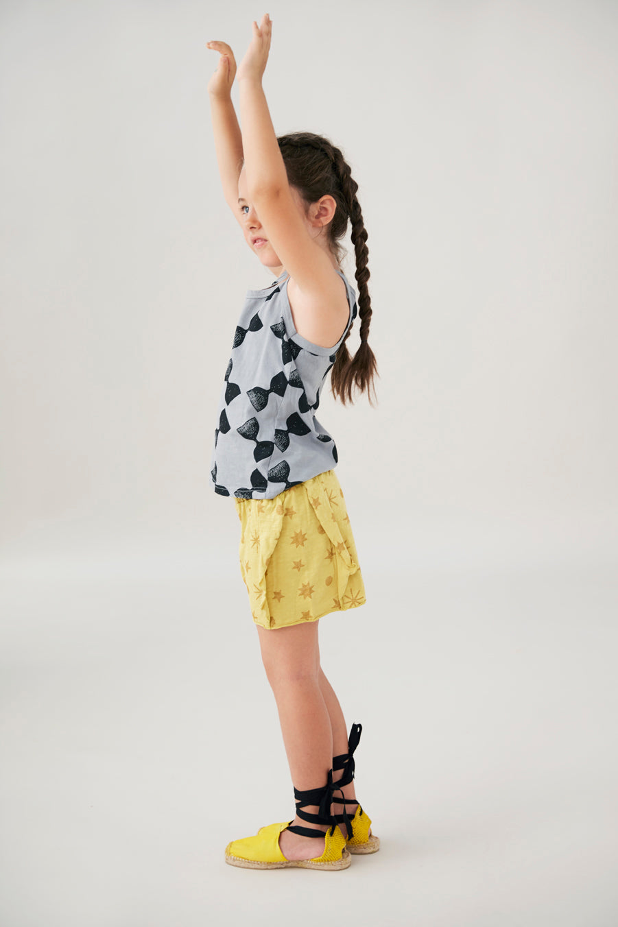 YELLOW STAR PRINTED RUFFLED SHORTS